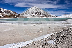 Laguna Verde and the Licancabur Volcano. Reserva Eduardo Avaroa, Uyuni, Bolivia