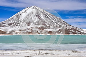 Laguna Verde and the Licancabur Volcano. Reserva Eduardo Avaroa, Uyuni, Bolivia