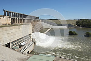 Lake Hume dam photo