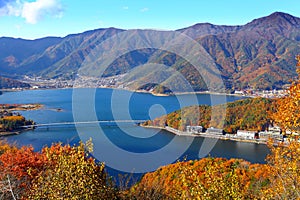 Lake kawaguchiko in Autumn