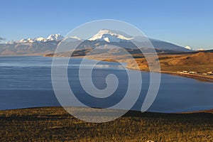 Lake mapam yumco at sunrise