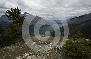 Lake Minnewanka Trail