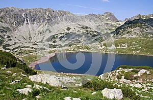 Lake mountain scenery