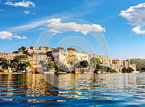 Lake Pichola and City Palace in Udaipur. India.