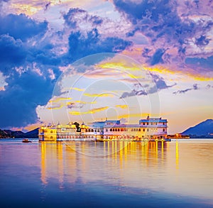 Lake Pichola and Taj Lake Palace , Udaipur, Rajasthan, India