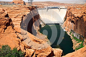 Lake Powell close to Glen canyon dam