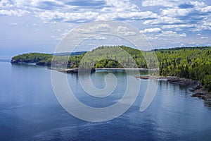 Lake superior shoreline, split rock lighthouse s.p.