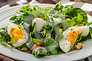 Lamb lettuce salad with eggs