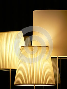 Lamps with smooth light