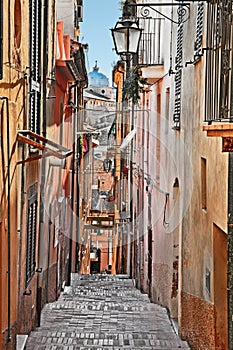 Lanciano, Chieti, Abruzzo, Italy: narrow alley in the old town