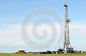 Land oil drilling rig