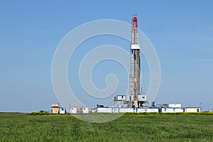 Land oil drilling rig on
