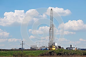 Land oil and gas drilling rig