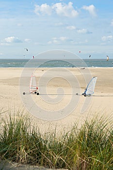 Land sailing and powerkiting