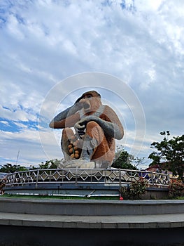 A landmark photo of the city of Banjarmasin, namely the statue of the proboscis monkey as the national animal of South Kalimantan