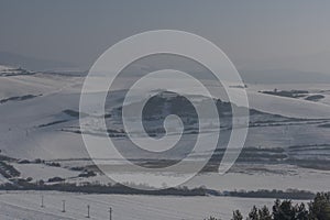Krajina u města Spišské Vlachy na východním Slovensku v zimním sněhovém dni