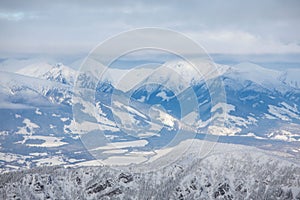 Krajina panoramatický výhled na zasněžené zimní Tatry