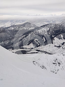 Krajina panoramatický pohľad na zasnežené zimné Tatry