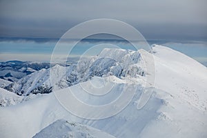 Krajina panoramatický pohľad na zasnežené zimné Tatry