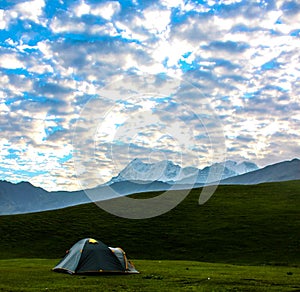 A landscape of Trishul Masiff photo