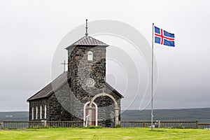 Velmi starý kámen kostel ()  v island vlajka 