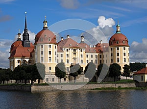 Pohľad na krajinu zámku Moritzburg v Sasku, Nemecko