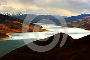 Landscape of Yamdrok Yumtso Lake