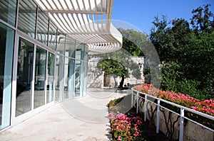 Landscaped Garden with Dining Tables