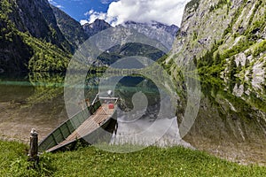Boot in der Landschaft am Obersee in Bayern