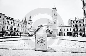 Lucerna s nápisem, náměstí SNP v Banské Bystrici, bezbarvá