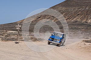 La Graciosa, 4x4, off road, desert, volcano, volcanic, landscape, dirt road, off road, exploring, Lanzarote, Canary Islands, Spain