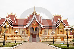 Laos: The holy buddhist Stupa That Luang in Viantiane