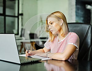 laptop gir woman businesswoman student office business technology internet young computer desk start up coworking space