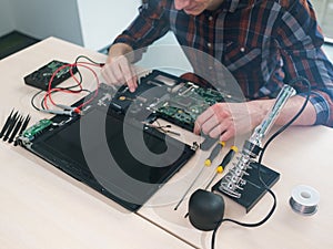 Laptop maintenance troubleshooting repair service