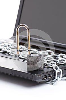 Laptop security whit chain and padlock