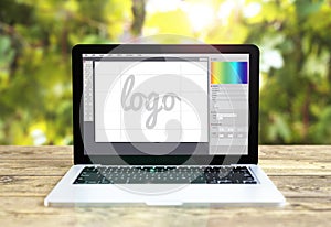laptop wih logo img