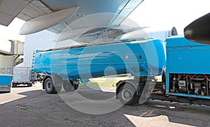 Large aircraft jet - Fueling a huge airplane