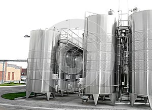 Large aluminum drums tanks and pipelines modern plant for the pr