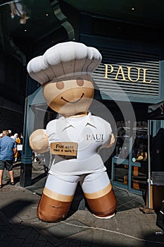 Large announcement - Free hugs sticker on large chef air statue next to the