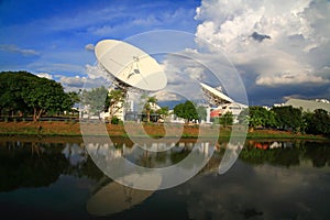 Large broadcast radars, satellite dishes, or radio telescopes