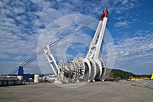 Large cable reels & huge crane