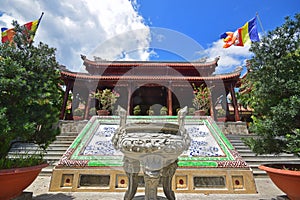 Il grande incensiere pentola decorativo ceramica piastrelle a lungo un figlio buddista tempio il grande bianco statua 