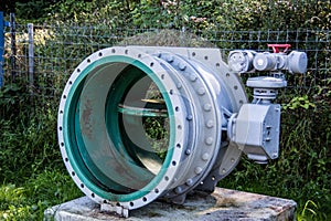 Large check valve at dam