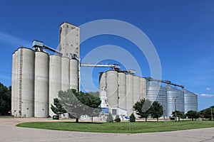Large Concrete and Steel Grain Elevators