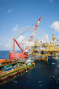 Large crane vessel installing the platform in offshore,crane barge doing marine heavy lift