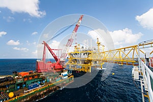 Large crane vessel installing the platform in offshore,crane barge doing marine heavy lift installation works