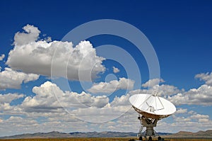 Large desert radio telescope