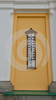 Large exterior thermometer.