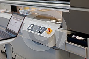 Large format UV flatbed printer