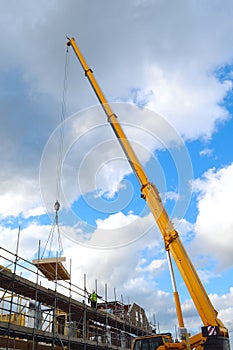 LARGE INDUSTRIAL CRANE